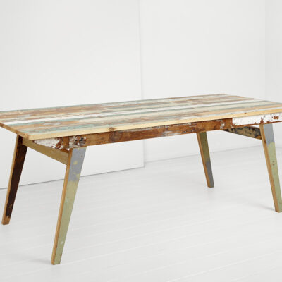 Flora #78 - Upcycling-Tisch aus Holzdielen (perspektivisch)